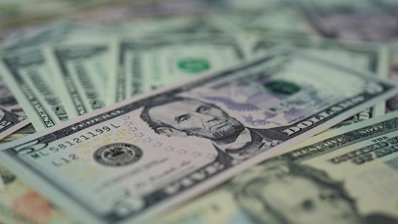 El-dólar-alcanza-los-4.000-pesos-en-Colombia