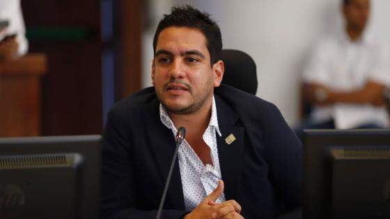 Alex Flórez renuncia curul