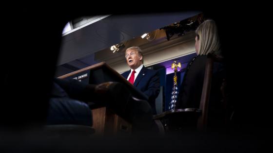 El presidente Donald Trump durante una sesión informativa sobre el coronavirus en la Casa Blanca, Washington, el 20 de abril de 2020