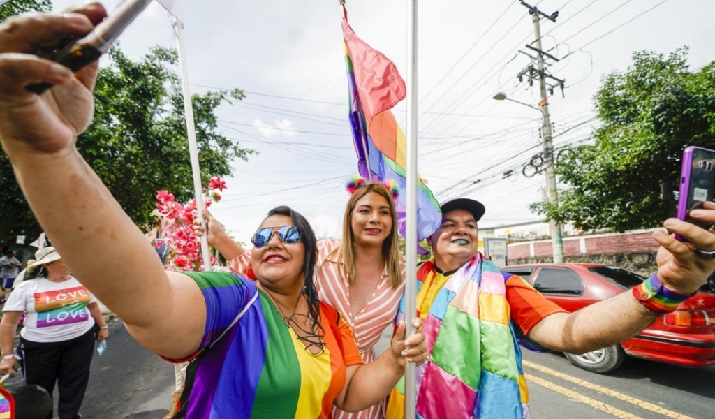 Mujer trans lucha por los derechos LGBTI en El Salvador