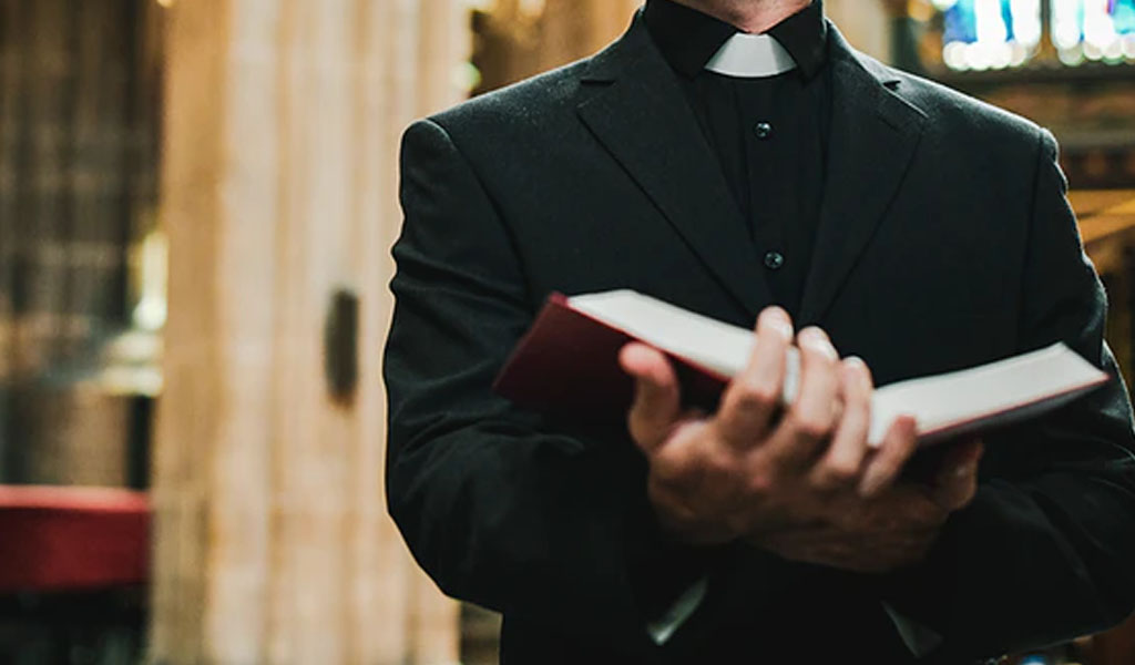 Asciende el numero de sacerdotes tras escándalo sexual