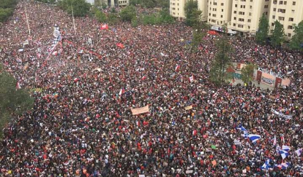 Video Impresionantes Marchas En Chile Sorprenden Al Mundo - 